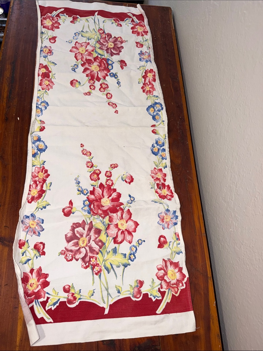 Vintage Floral Roses Table Runner Large Red Kitchen